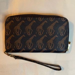 Giraffe wristlet wallet